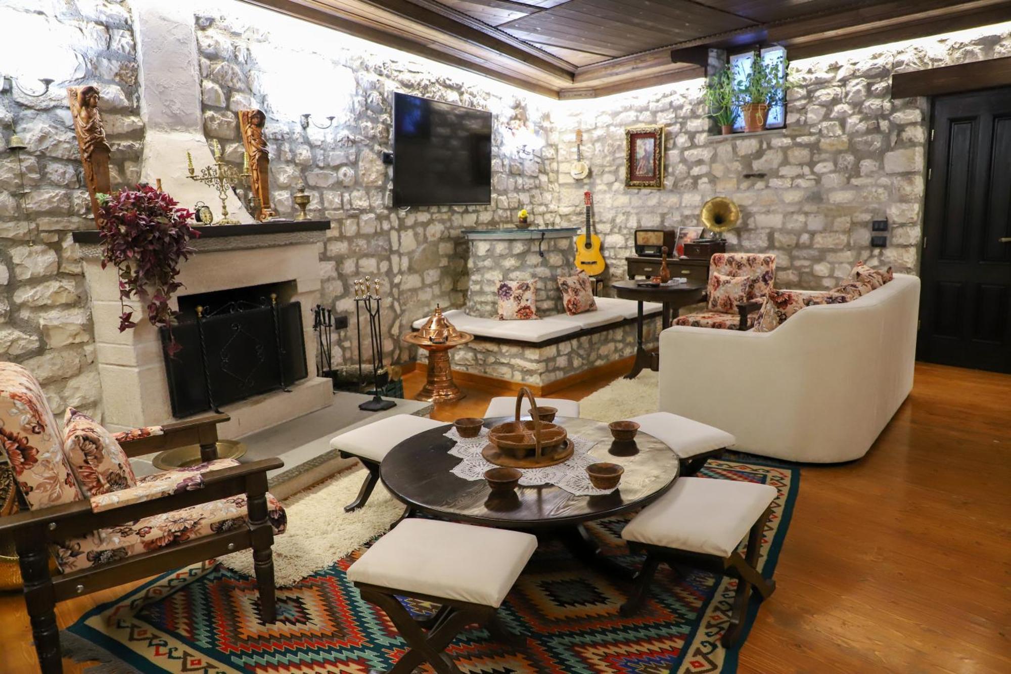 Villa Oda Tomori Berat Luaran gambar