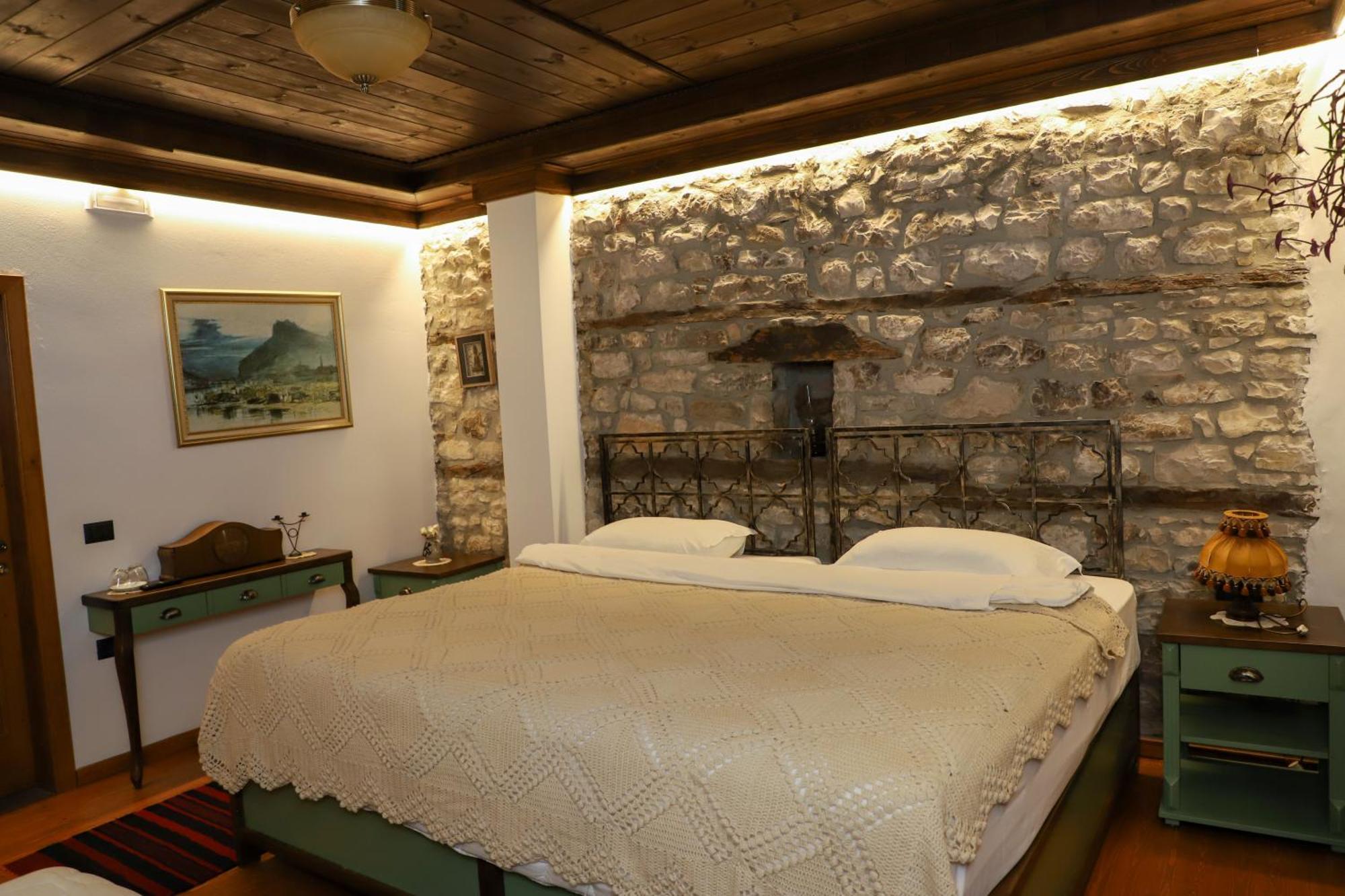 Villa Oda Tomori Berat Luaran gambar