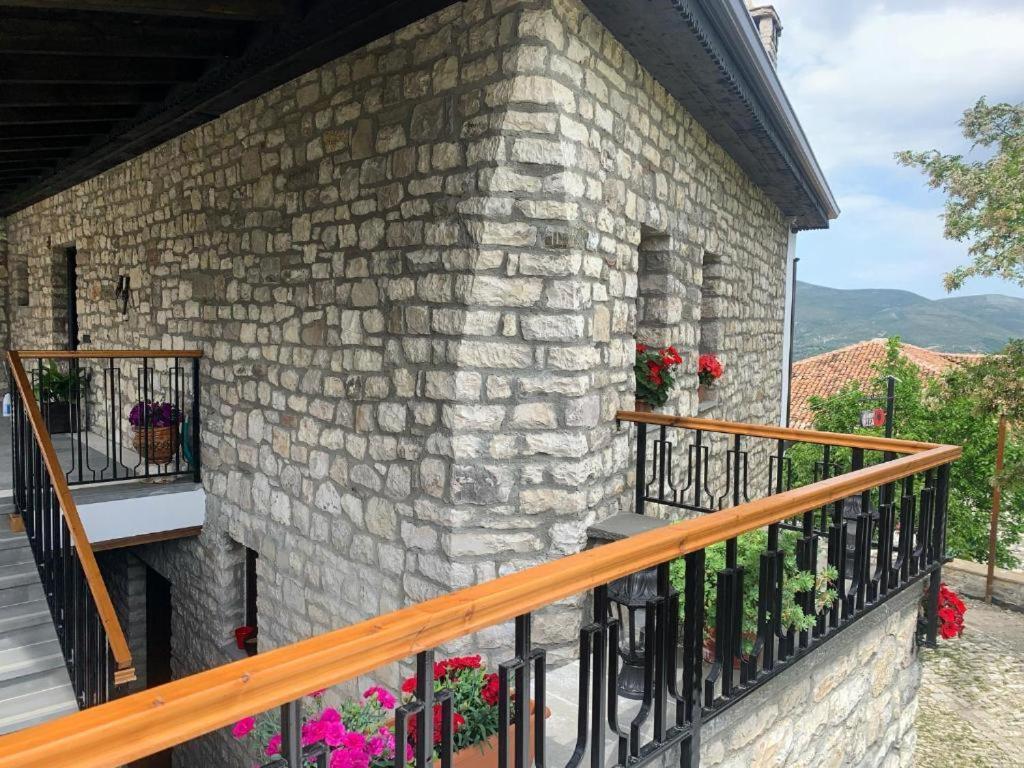 Villa Oda Tomori Berat Luaran gambar