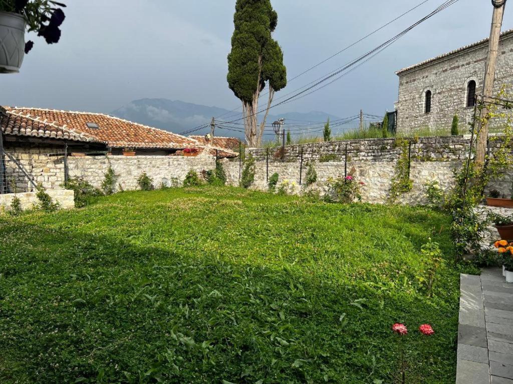 Villa Oda Tomori Berat Luaran gambar