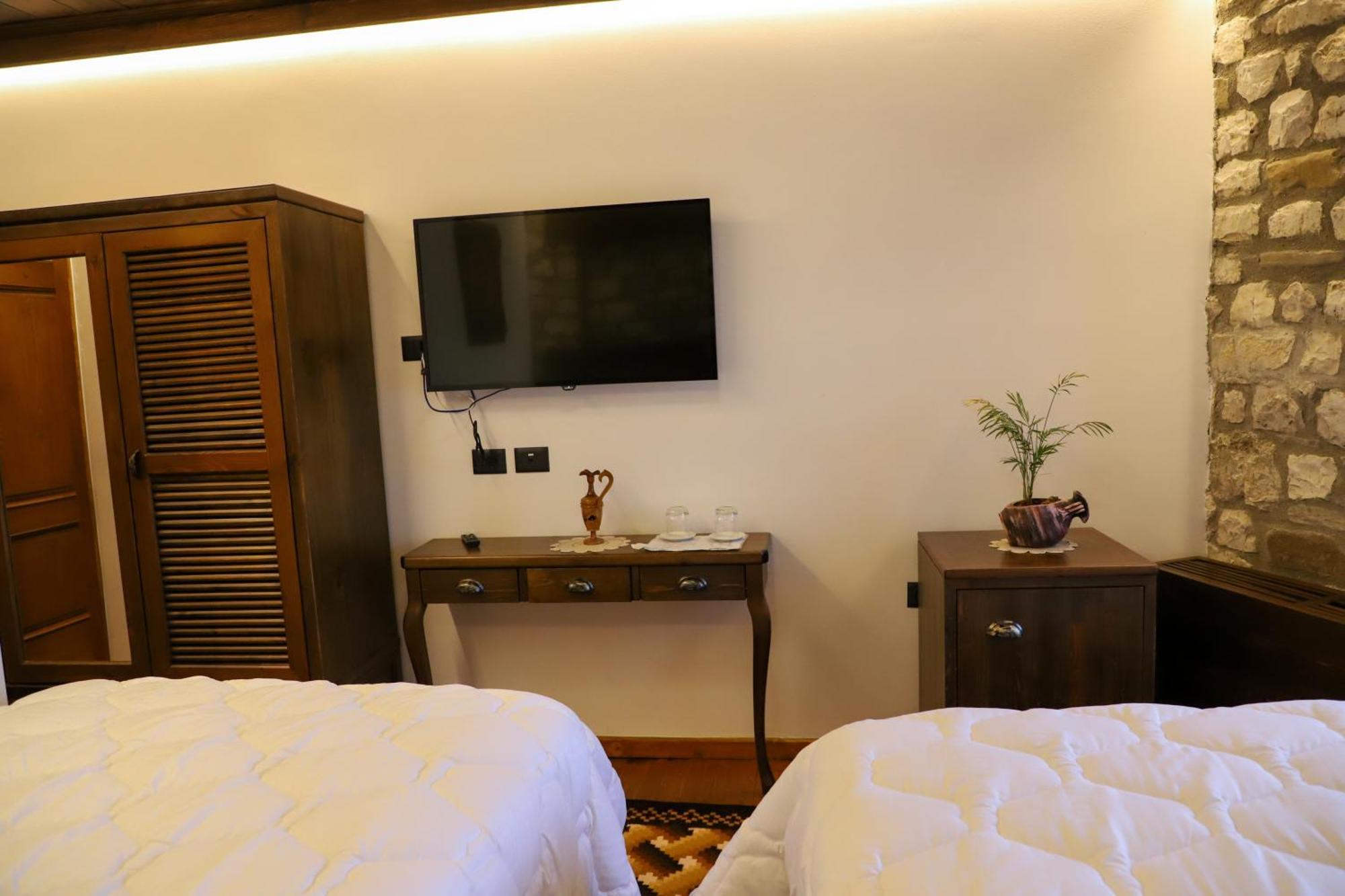 Villa Oda Tomori Berat Luaran gambar