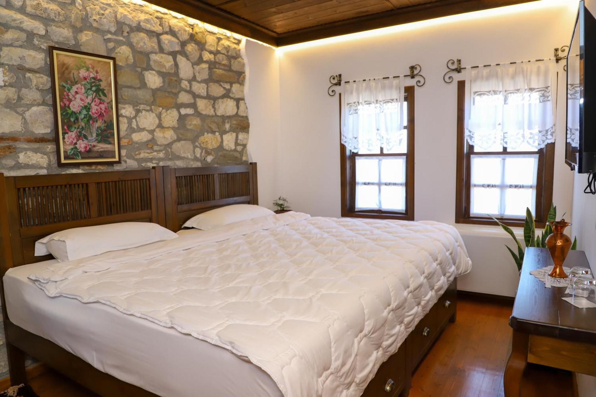 Villa Oda Tomori Berat Luaran gambar