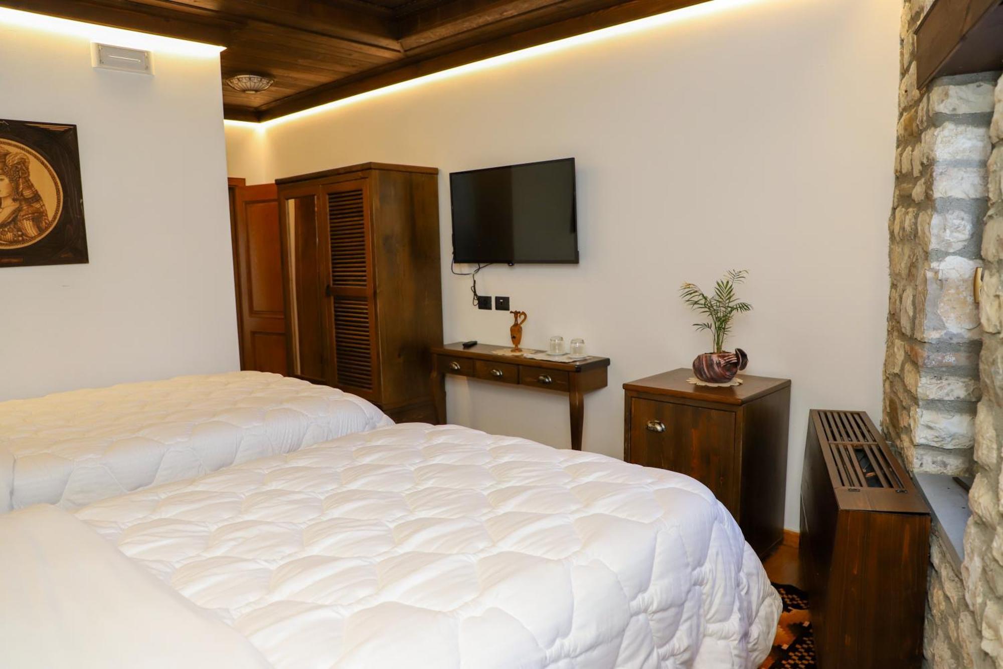 Villa Oda Tomori Berat Luaran gambar